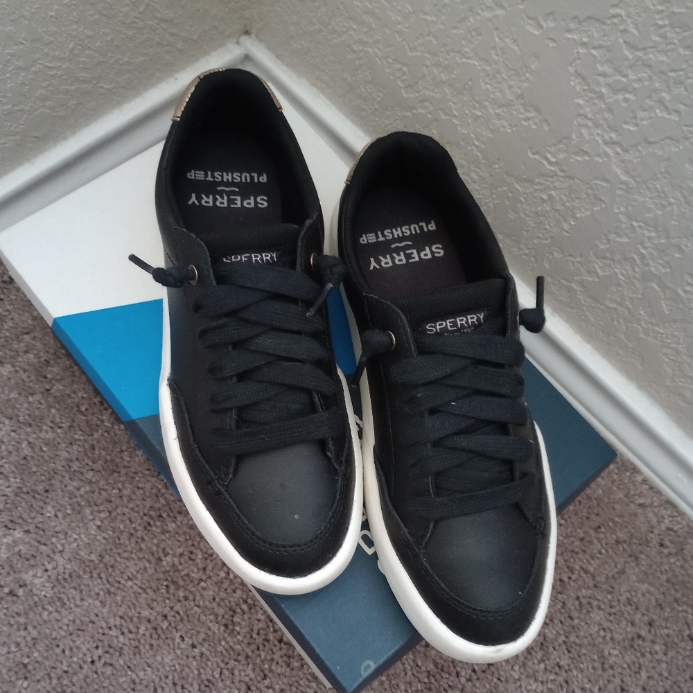 Women's size 8 Sperry plush step sneakers black white and gold